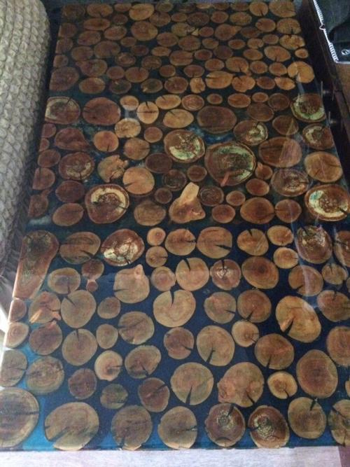 Стол из торцевых спилов берёзы и эпоксидной смолы.. Стол из спилов яблони.