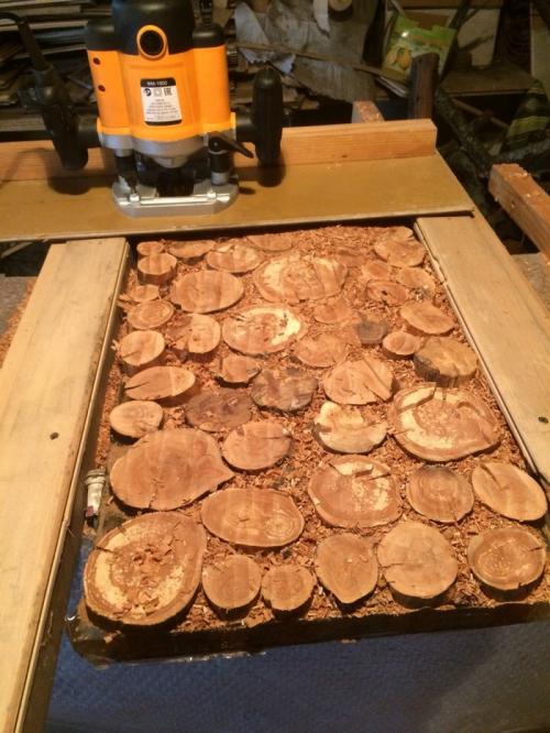 Стол из торцевых спилов берёзы и эпоксидной смолы.. Стол из спилов яблони.