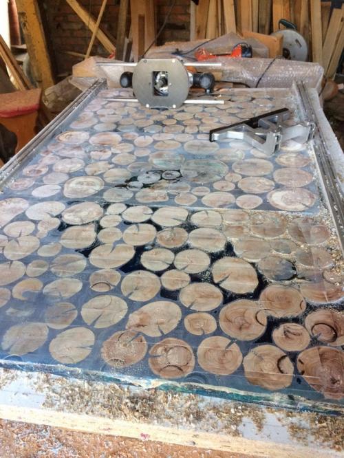 Стол из торцевых спилов берёзы и эпоксидной смолы.. Стол из спилов яблони.