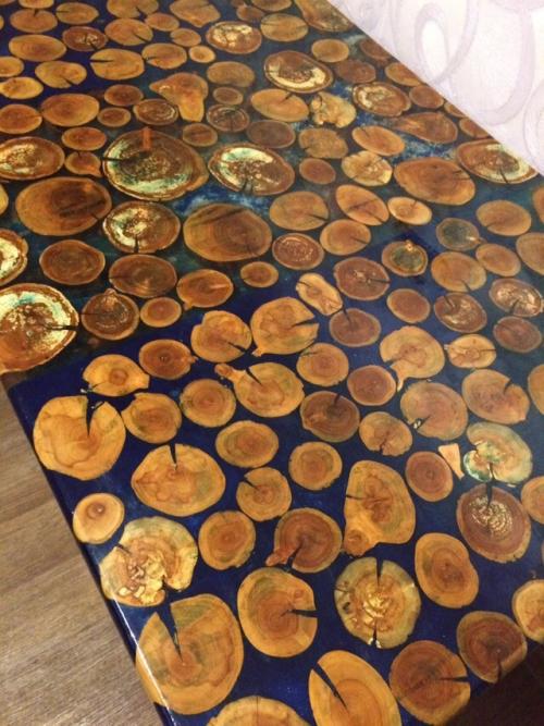 Стол из торцевых спилов берёзы и эпоксидной смолы.. Стол из спилов яблони.