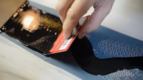 Стол из эпоксидной смолы с шишками. Что получится, если залить шишки дешёвой эпоксидной смолой?