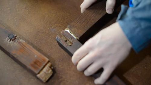 Стол из эпоксидной смолы с шишками. Что получится, если залить шишки дешёвой эпоксидной смолой?