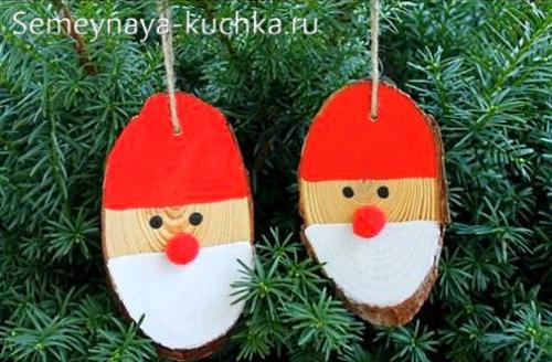 Поделки из спилов дерева на Новый год. на Новый Год.