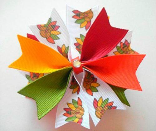 Как украсить елку бантами. Как сделать банты из атласных лент на елку своими руками