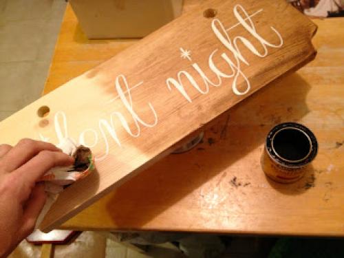 Новогодние композиции из сосновых веток. Декор для входной двери.