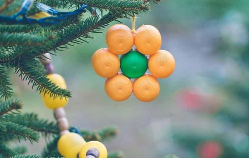 Украсить елку на улице своими руками. Украшение ёлки на улице на Новый год своими руками. 6 простых вариантов самодельных ёлочных игрушек