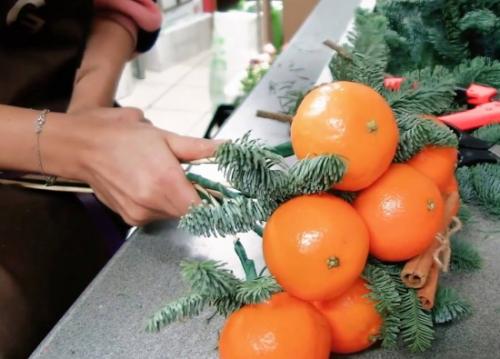 Новогодний букет из еловых веток своими руками. Букет из мандаринов и еловых веток своими руками