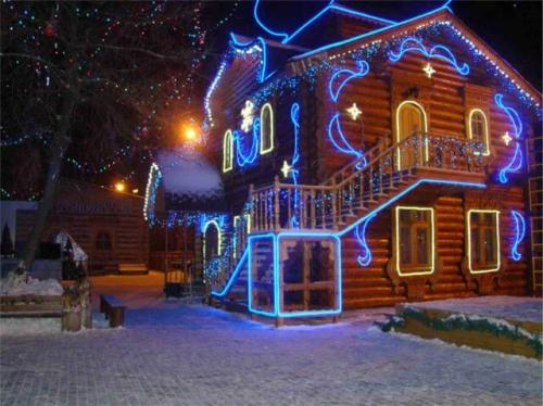 Как украсить дом снаружи на Новый год своими руками. Украшение фасада: самые топовые идеи к Новому 2022 году