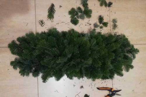 Новогодние украшения на стол своими руками. Новогодняя композиция на стол, как сделать своими руками из подручных материалов