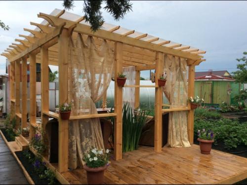 Беседка из металла и дерева своими руками. Беседка своими руками для дачи из дерева и металла. Как построить летнюю из подручных материалов беседку с мангальной зоной?