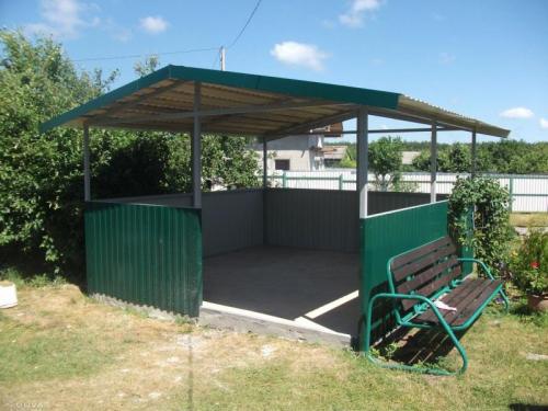 Обшивка беседки из металла своими руками. Варианты применения профнастила в беседках