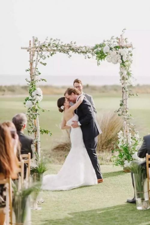 Как украсить арку на свадьбу своими руками. Свадебная арка: 30 идей, как украсить арку из дерева