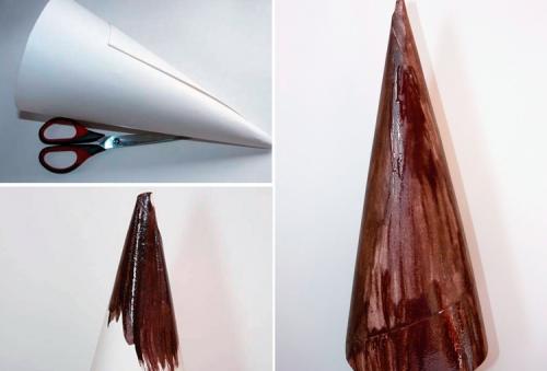 Мини елка своими руками. Используем шишки