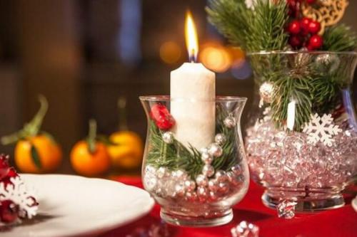 Композиция из сосновых веток своими руками. Как своими руками создать волшебную новогоднюю композицию для украшения праздника