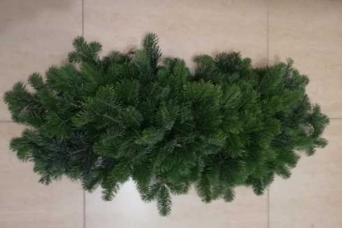 Композиция из еловых веток своими руками. Новогодняя композиция на стол, как сделать своими руками из подручных материалов