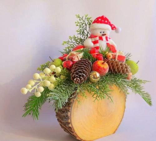 Композиция из сосновых веток своими руками. Как своими руками создать волшебную новогоднюю композицию для украшения праздника