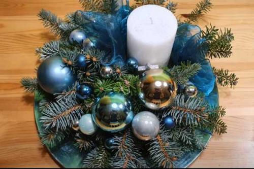 Новогодняя композиция из нобилиса своими руками. Новогодняя композиция на стол, как сделать своими руками из подручных материалов