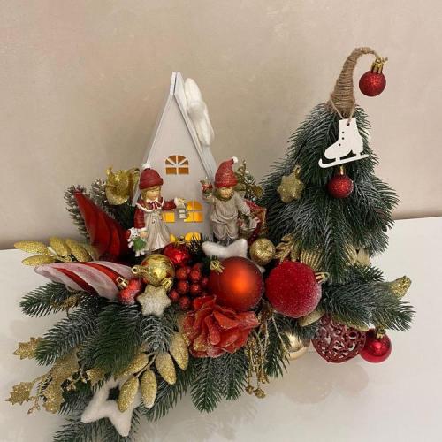 Композиция из сосновых веток своими руками. Как своими руками создать волшебную новогоднюю композицию для украшения праздника