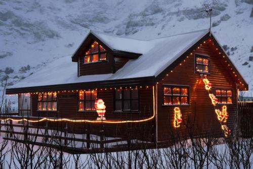 Как украсить дом к Новому году своими руками. Как украсить дом снаружи