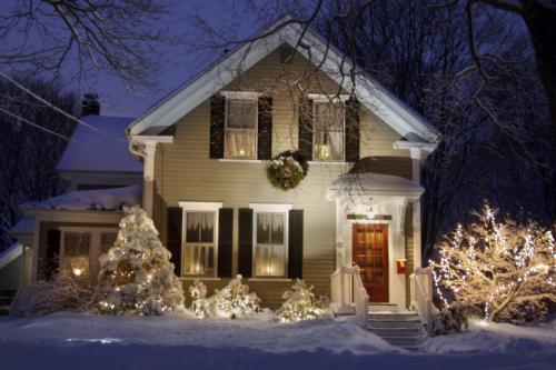 Как украсить дом к Новому году своими руками. Как украсить дом снаружи