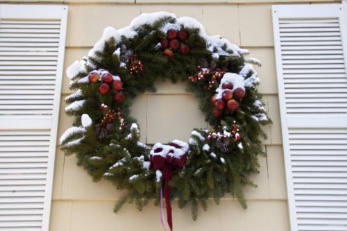 Как украсить дом к Новому году своими руками. Как украсить дом снаружи