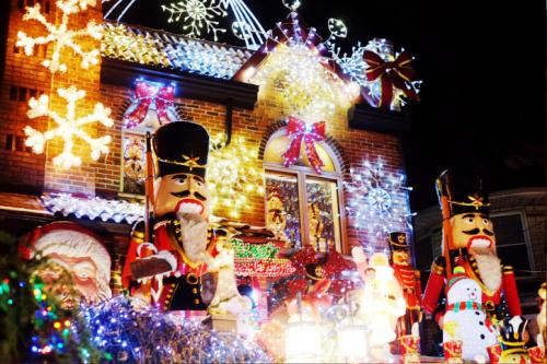 Как украсить дом к Новому году своими руками. Как украсить дом снаружи