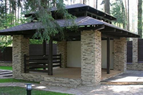 Навес во дворе частного дома. Как правильно выбрать дизайн