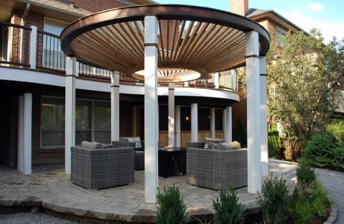 Навес во дворе частного дома. Как правильно выбрать дизайн