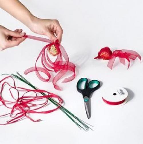 Экибана из еловых веток. Смастерим в пошаговом мастер-классе икебану «Подарок» 01 Экибана из еловых веток. Смастерим в пошаговом мастер-классе икебану «Подарок» 01