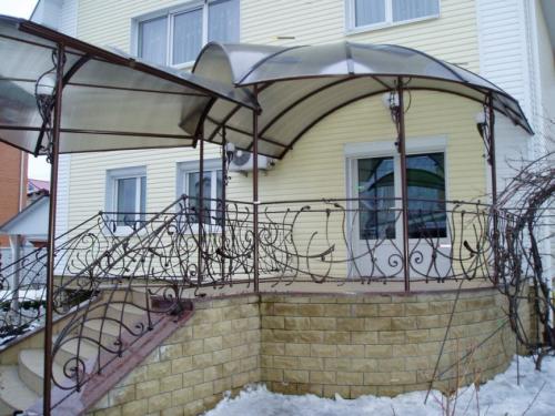 Конструкции навесов для частоного дома. Навес во дворе частного дома из поликарбоната и других материалов (250 ФОТО ИДЕЙ) – Красивый вид, удобство и практичность