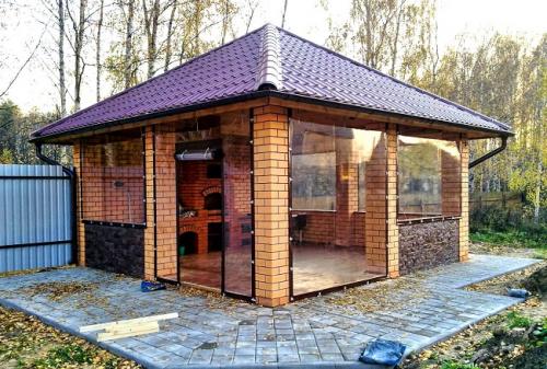 Беседка во дворе с мангалом. Материалы для беседки