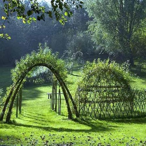 Плетеная беседка из ивы. Как сделать беседку красиво и недорого: беседки из ивы