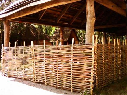 Беседка из лозы своими руками. Плетеные беседки из прутьев