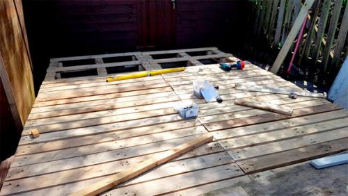 Простая беседка из поддонов. Беседка из поддонов своими руками: фото