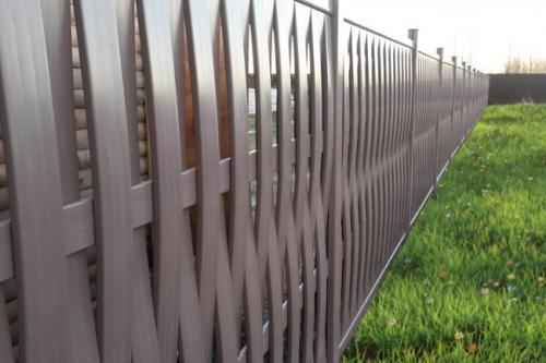 Плетеный забор своими руками. Достоинства и недостатки