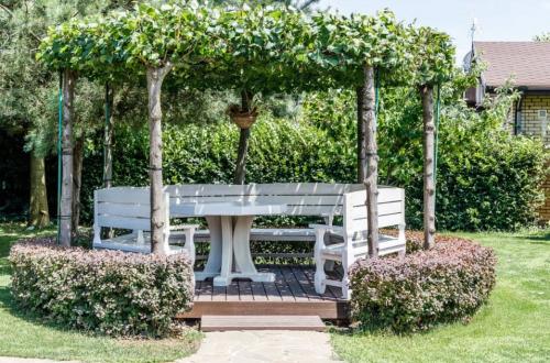 Беседка из ивы в саду - МК и идеи 11