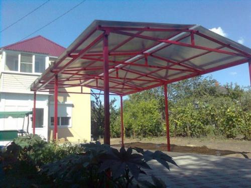 Двускатный навес из профильной трубы. Постройка двускатного навеса: работа на участке