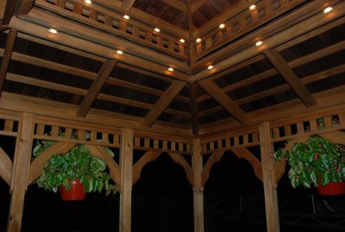 Навес из дерева к дому. Разновидности навесов