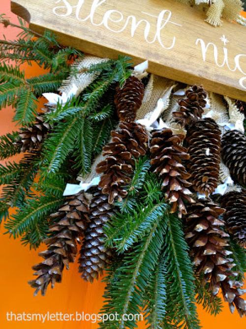 19 креативных идей для создания украшений из хвои.. Декор для входной двери.