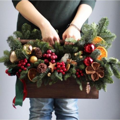 19 креативных идей для создания украшений из хвои.. Декор для входной двери. 20 19 креативных идей для создания украшений из хвои.. Декор для входной двери. 20