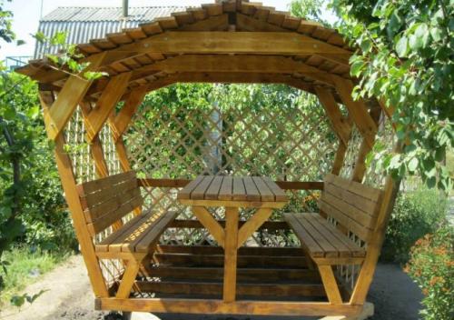 Простая беседка своими руками за один день. Из какого материала можно построить беседку за один день