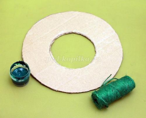 Рождественский венок своими руками из еловых веток. Классический рождественский венок из еловых веток 23 Рождественский венок своими руками из еловых веток. Классический рождественский венок из еловых веток 23