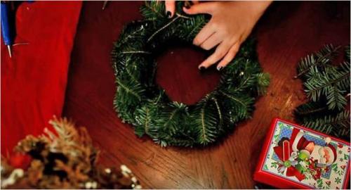 Рождественский венок своими руками из еловых веток. Классический рождественский венок из еловых веток