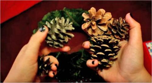 Рождественский венок своими руками из еловых веток. Классический рождественский венок из еловых веток