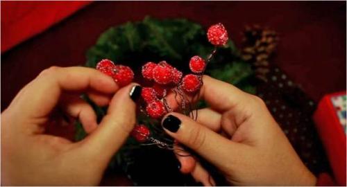 Рождественский венок своими руками из еловых веток. Классический рождественский венок из еловых веток