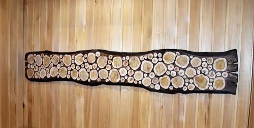 Панно из можжевельника свойства. Почему в парной стоит разместить можжевеловое панно?