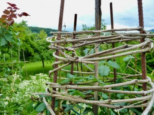 Плетеные ограды для цветника. Плетень в саду и на участке 01 Плетеные ограды для цветника. Плетень в саду и на участке 01