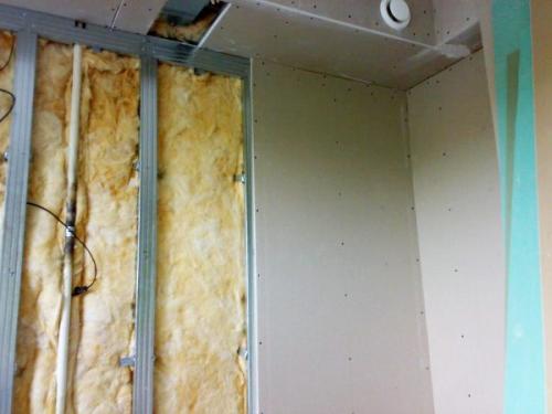 Установка гипсокартона на стены без каркаса. Преимущества монтажа гипсокартона без профиля