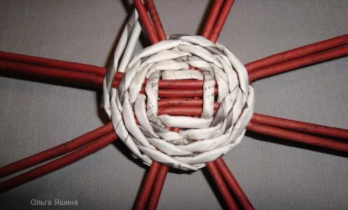 Плетение корзинок из газетных трубочек. Вариант №2