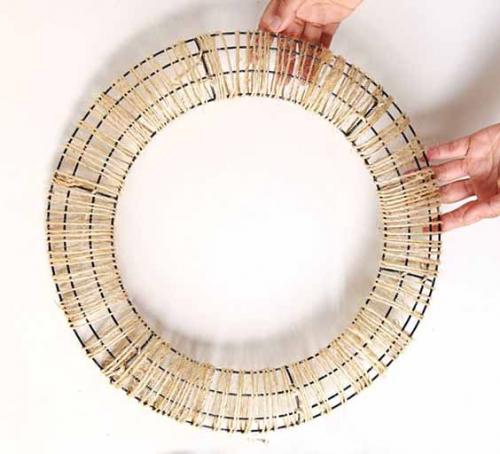 Новогодний венок на дверь своими руками. Новогодние венки на дверь своими руками: 7 пошаговых мастер-классов